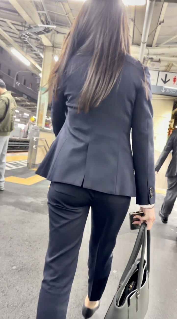 Pcolle PPV 働くお姉さん達Vol.22 美スタイルのかっこいいスーツ姿のお姉さんとムチっとしたヒップのリクスーお姉さん 0530.mp4