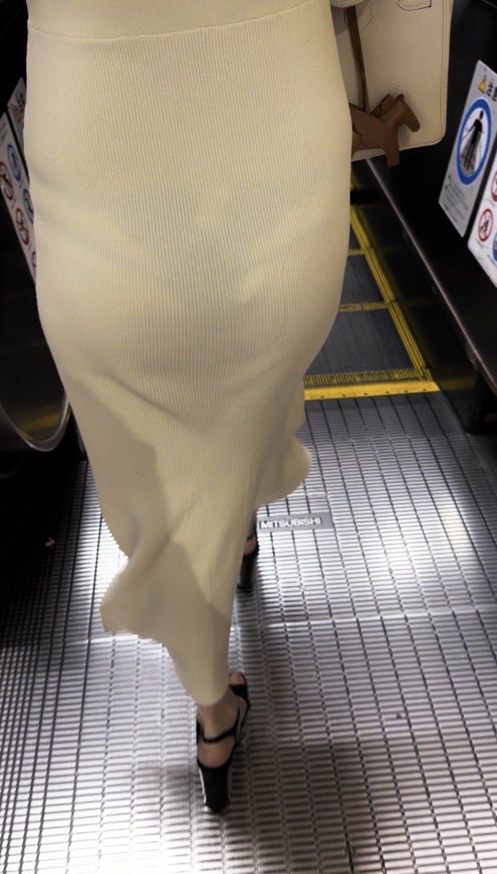 タイトスカート女子コレクションVol.60 Tバックパンティが透けてるワンピースのお姉さんとなんかいやらしいヒップのスタイル抜群