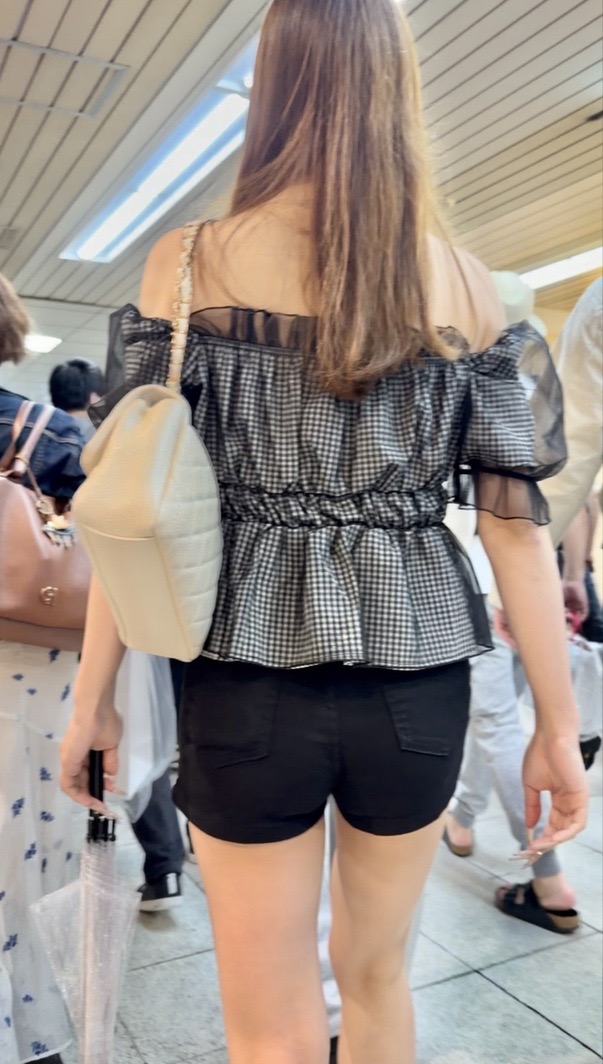ヒップコレクションVol.112 スレンダー美脚の美尻ショーパンのお姉さん食い込みがいい感じ