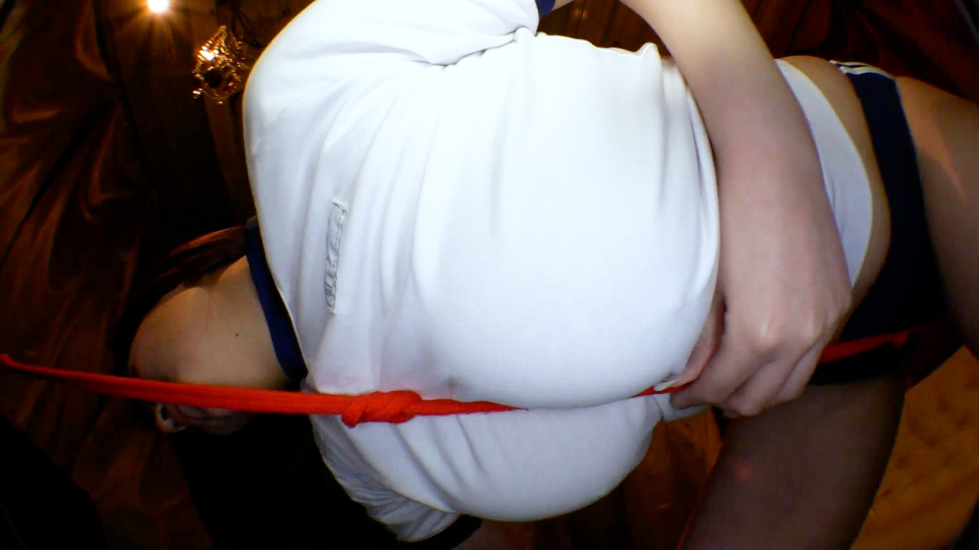 【再販】爆乳女優さんがブルマ履いて綱紐オナニーに挑戦！