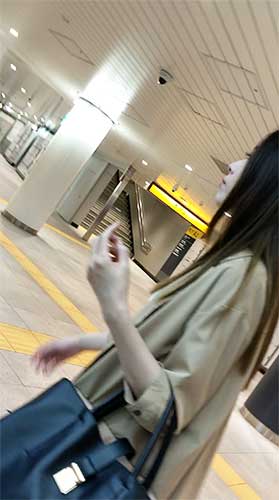 【SS美人まさかのノーパン!!しかも未処理の剛毛だった!!】特殊機材で撮影→超接写!高画質!