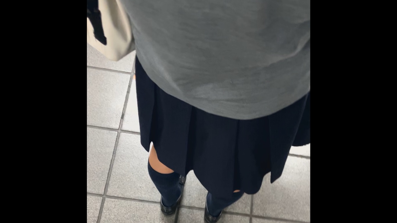 【再販】限界リーマン決死の一撃!vol.94 紺セーラーのお団子女子・感じて締め付ける