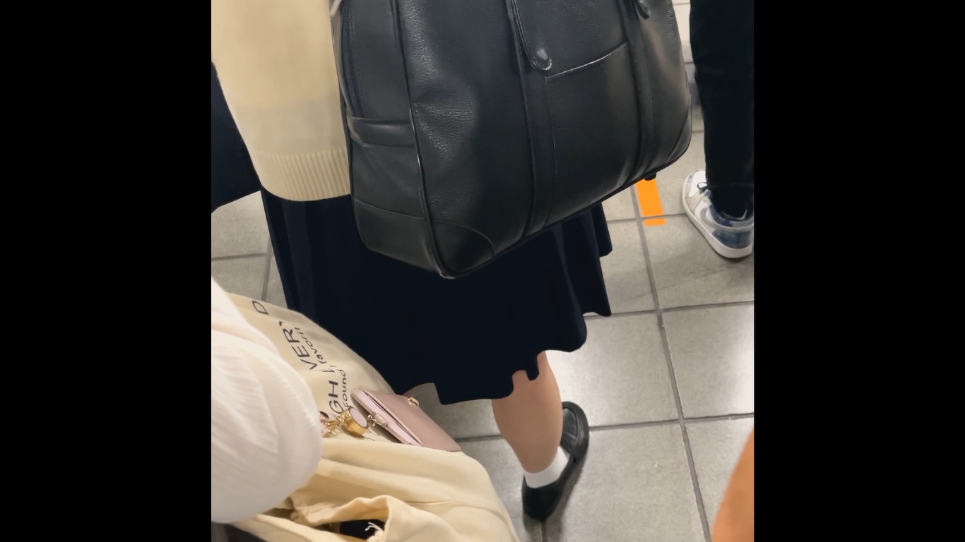 【再販】限界リーマン決死の一撃!vol.95 王道セーラーの色白女子・教科書を握りしめ硬直