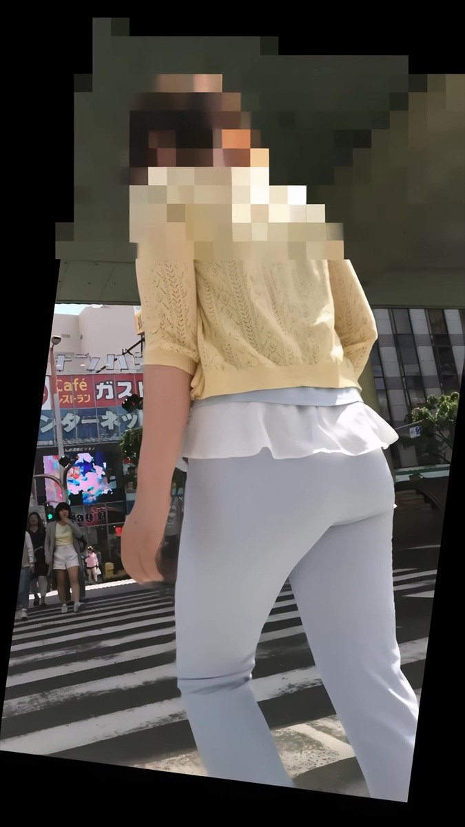 77パツパツすぎるエロ下半身お姉さん②
