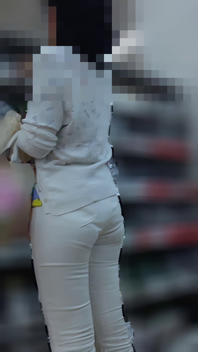 【再販】106熟女のくせに激しい食い込みを見せつけてきた