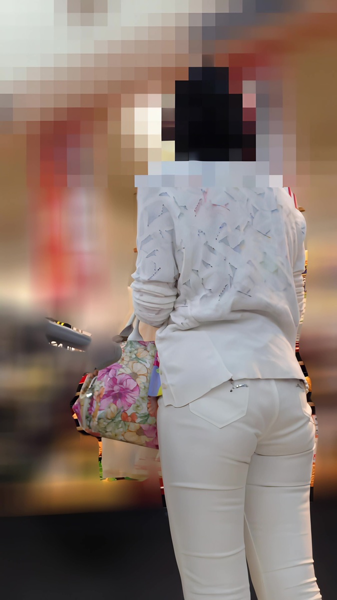 【再販】106熟女のくせに激しい食い込みを見せつけてきた