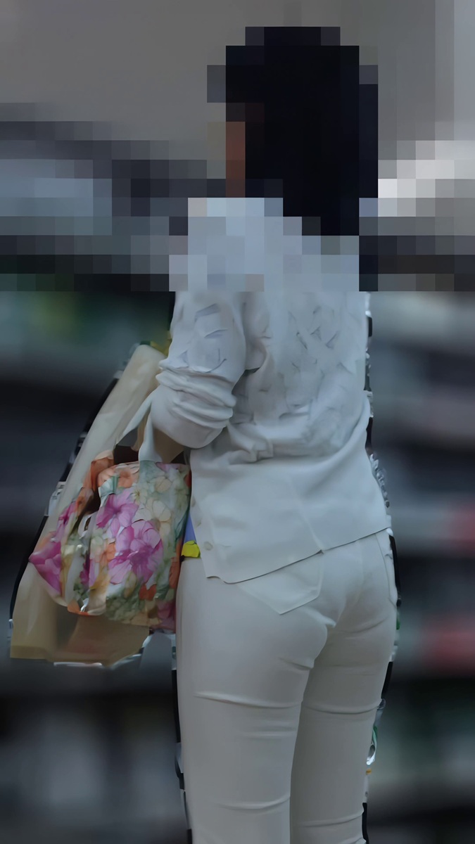 【再販】106熟女のくせに激しい食い込みを見せつけてきた