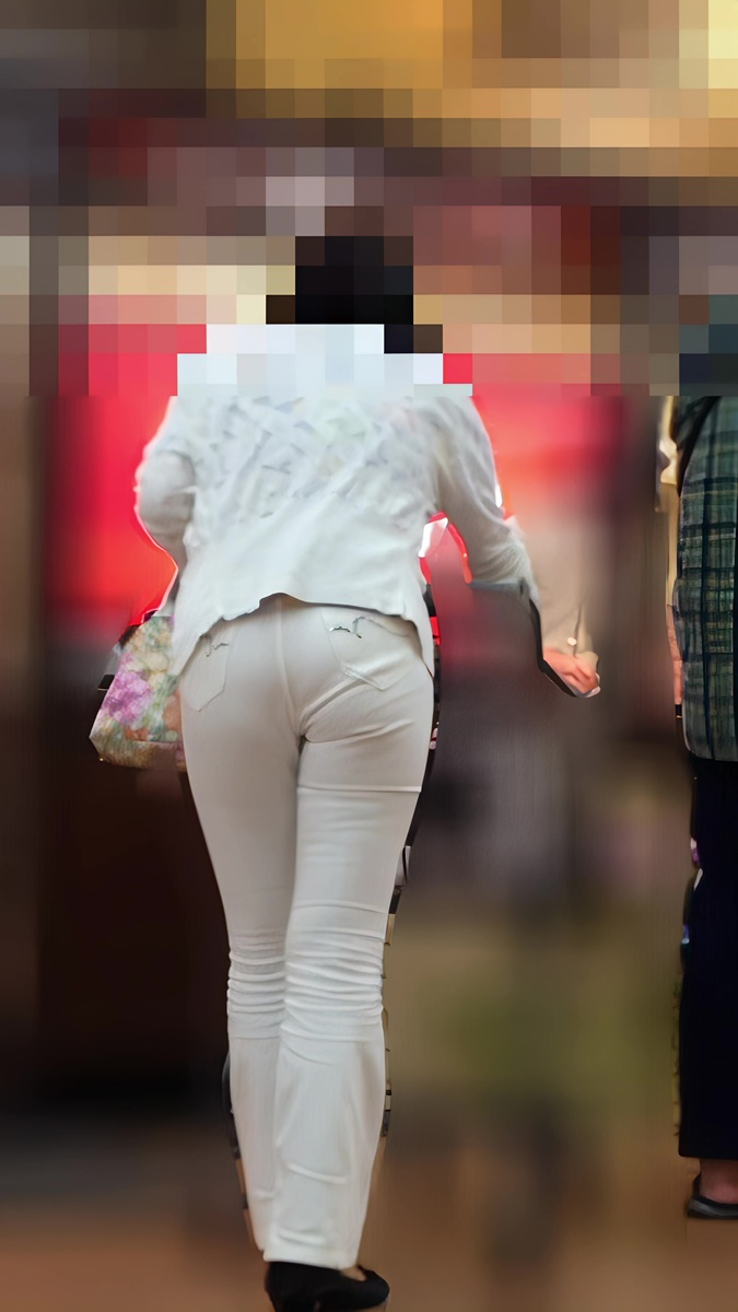 【再販】106熟女のくせに激しい食い込みを見せつけてきた