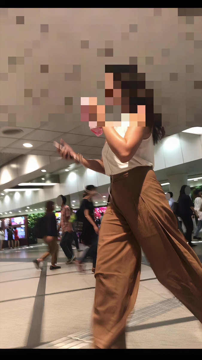 【再販】112エロくておしゃれなお姉さんが切れ味のいいパンティラインをさらしてくれた