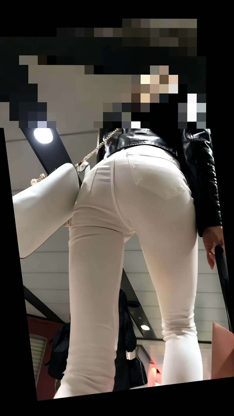 【再販】125スレンダーなギャルの尻を下からゴリゴリと撮りました