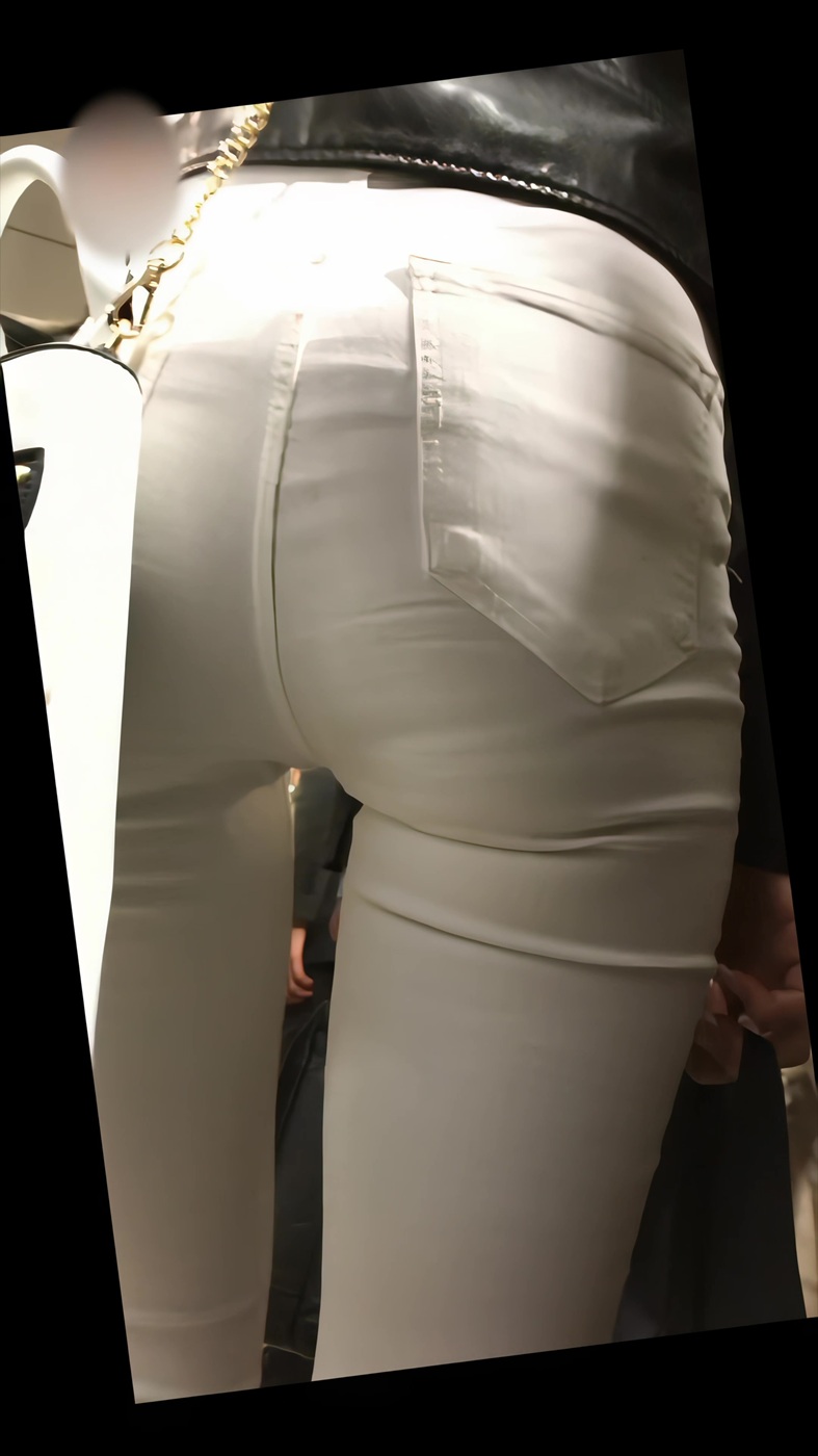 【再販】125スレンダーなギャルの尻を下からゴリゴリと撮りました