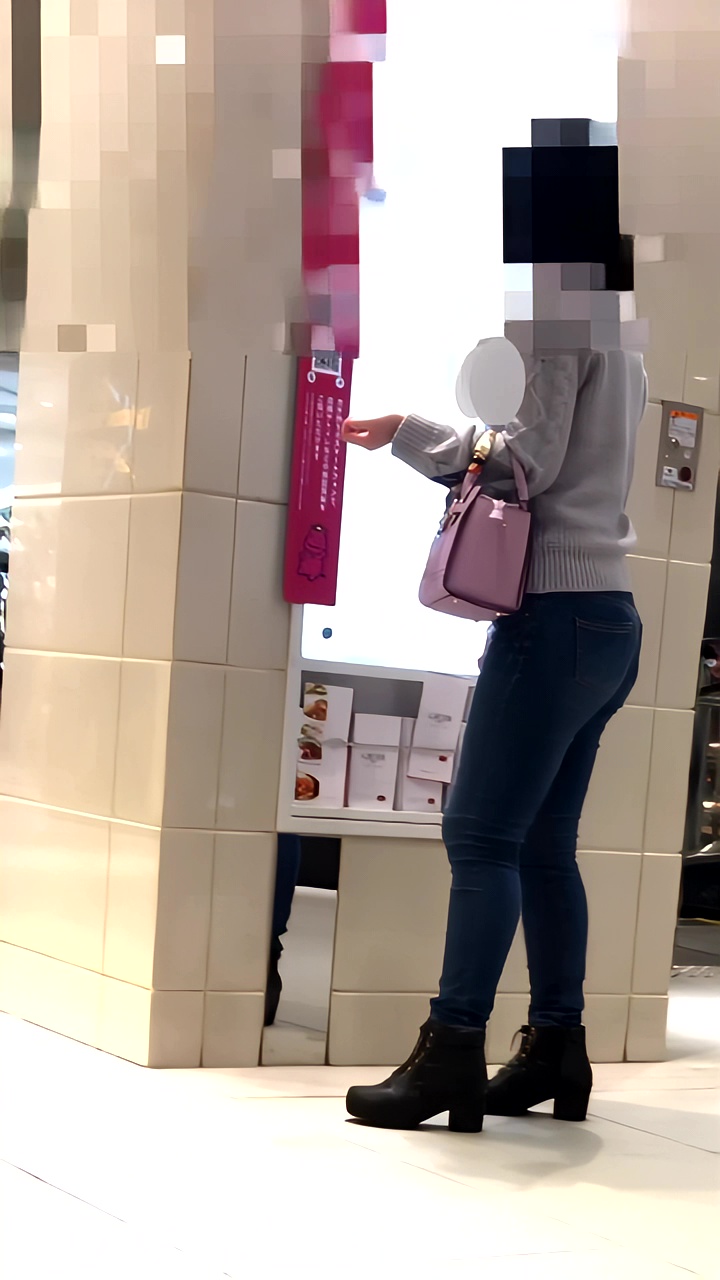 145クッソエロいデカ尻お姉さん