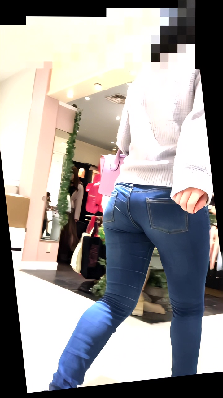 145クッソエロいデカ尻お姉さん