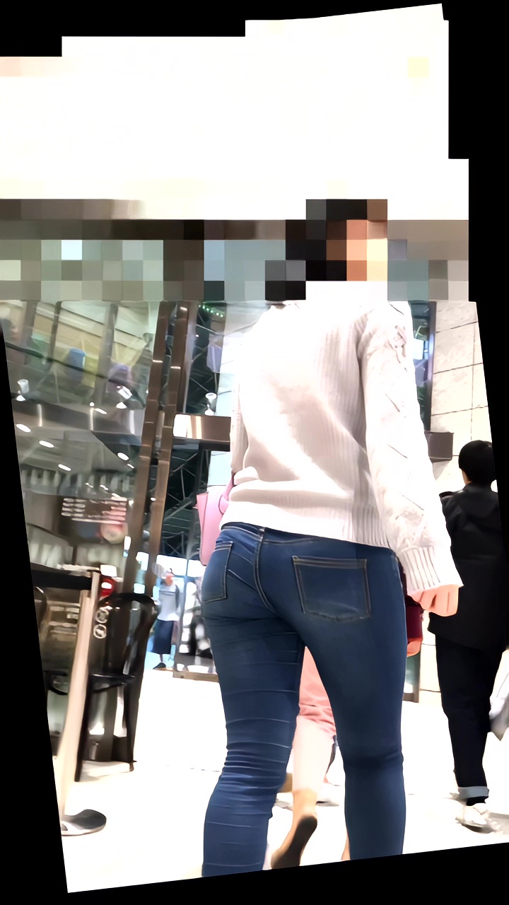 145クッソエロいデカ尻お姉さん