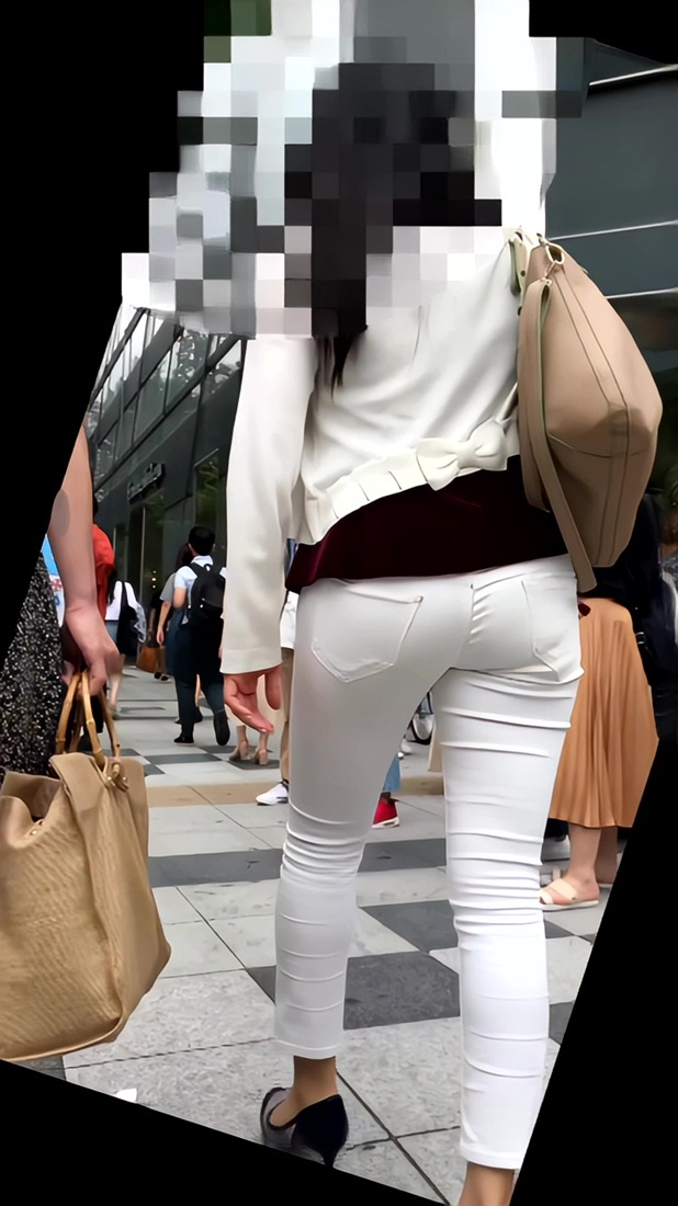 【再販】153パンティラインのくっきりさせるお姉さんと尻をかいてしてしまうお姉さん