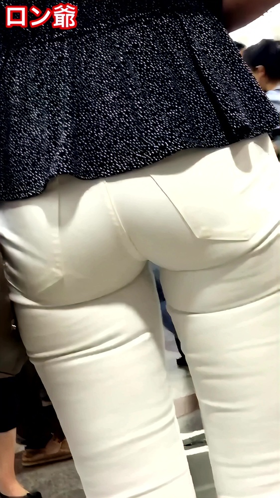 【再販】156これでもかというくらい美尻を披露してくれる奥様