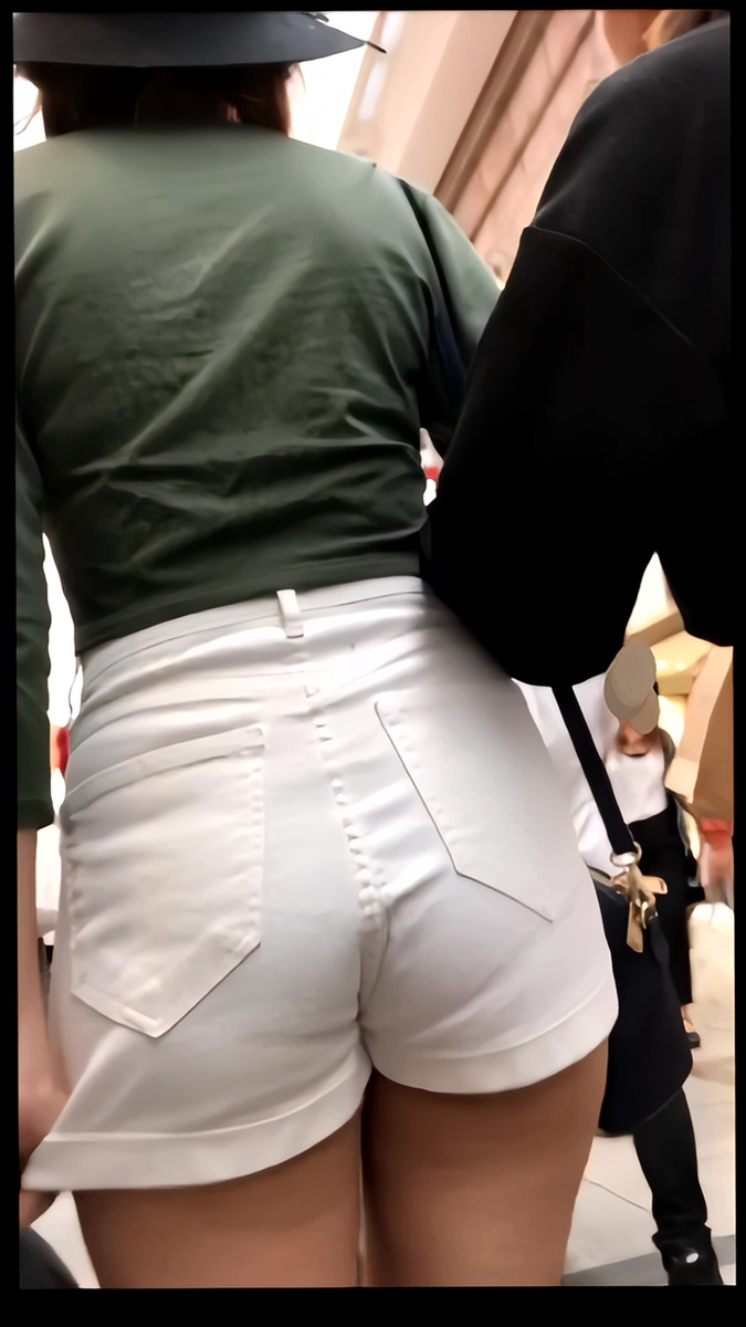 【再販】161エキゾチック巨尻お姉さんとギリギリ見えないギャル