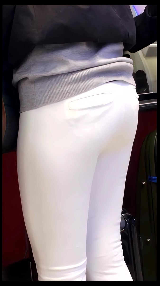 【再販】166魅力的な白パン巨尻2名