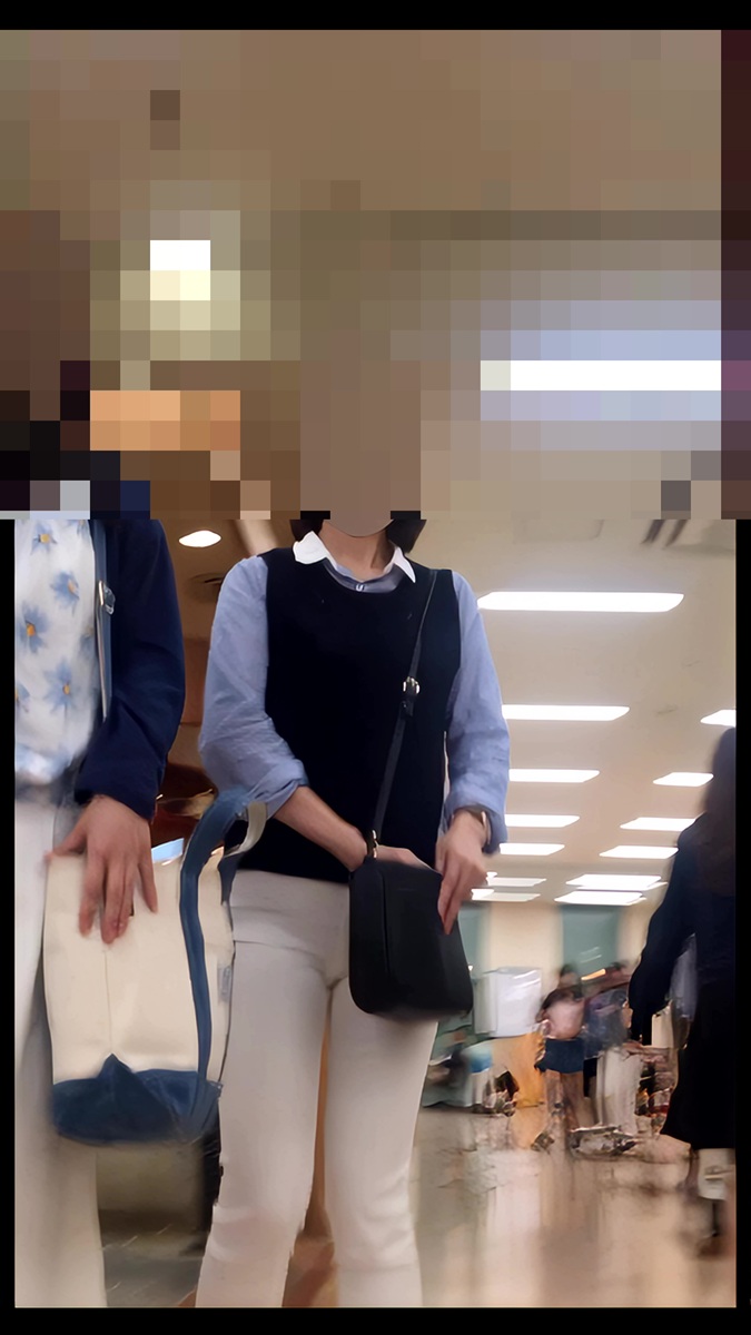 【再販】166魅力的な白パン巨尻2名