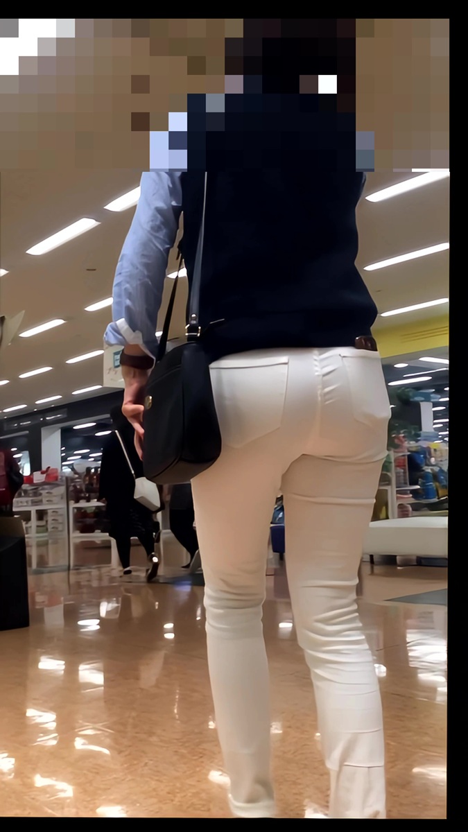 【再販】166魅力的な白パン巨尻2名