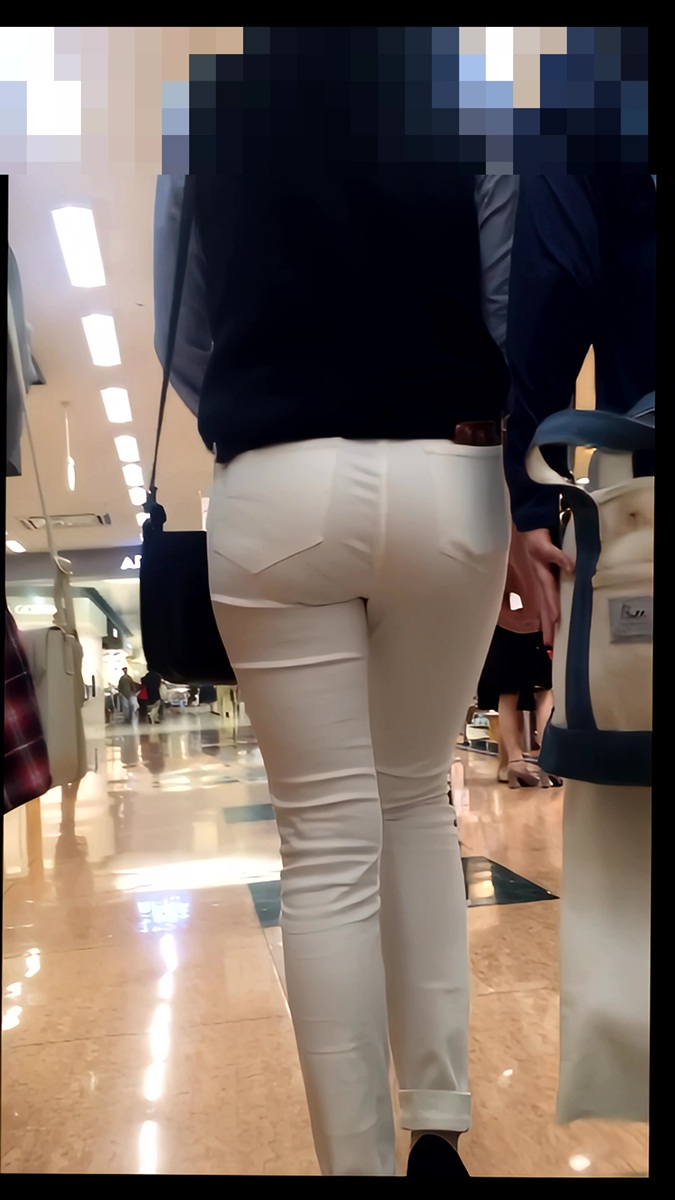 【再販】166魅力的な白パン巨尻2名