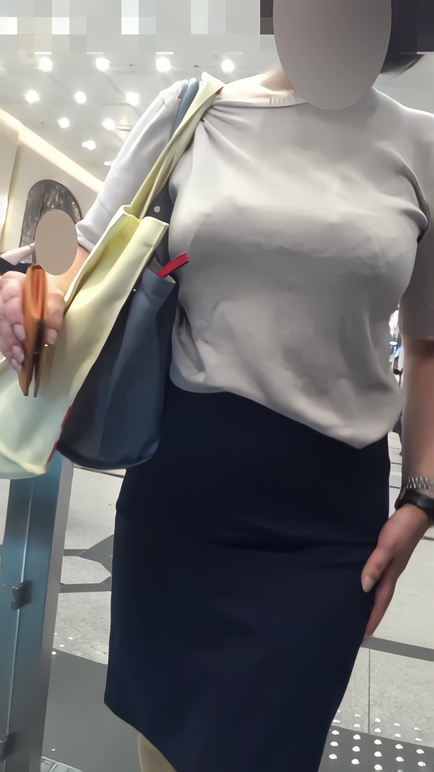 【再販】199ある朝の爆乳OLさん