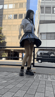 制服で通風孔モンローぱんちら　青チェ+他1着