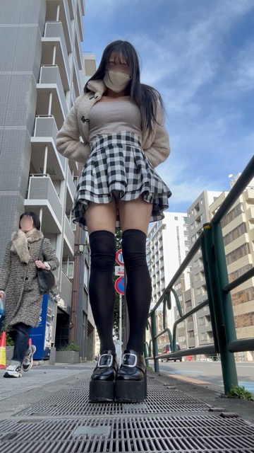 美脚スカートって知ってる?めありはインパンハサミで切って無くして履いてるよ(*´˘`*)♡