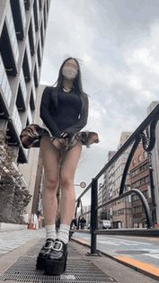 めっちゃめくれるんだけど(ﾟДﾟ;)おニューのミニワンピで通風口行ってきたよ