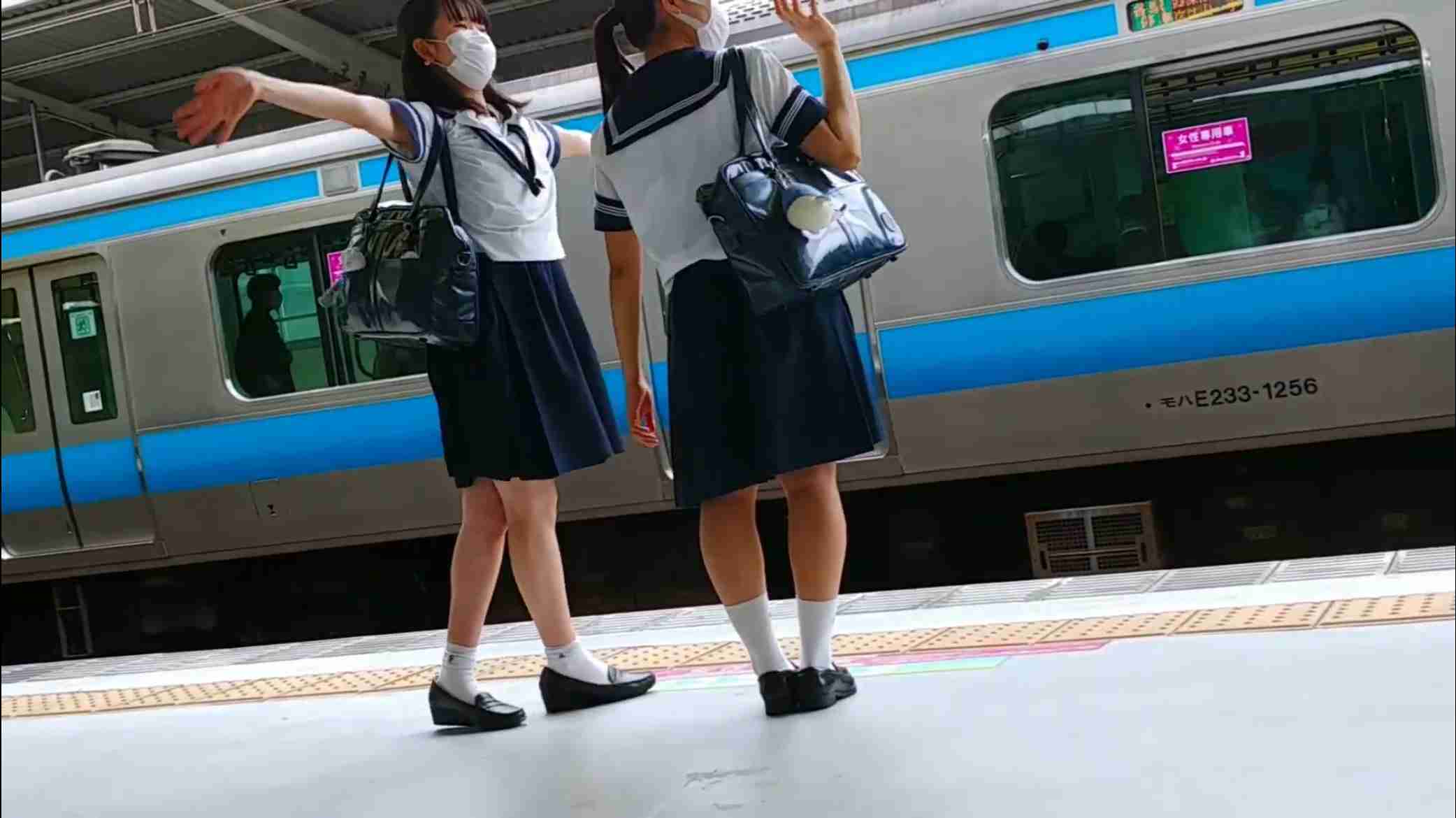 【再販】セーラー服はやっぱり可愛い19　手を振る仕草が超カワイイJK