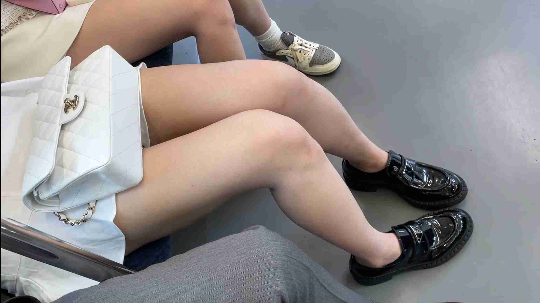 【再販】超脚長お姉さん達の美脚集!!