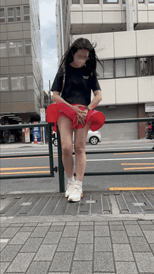 スカートめくれすぎて恥ずかしくて逃げ出したかったんですけど…