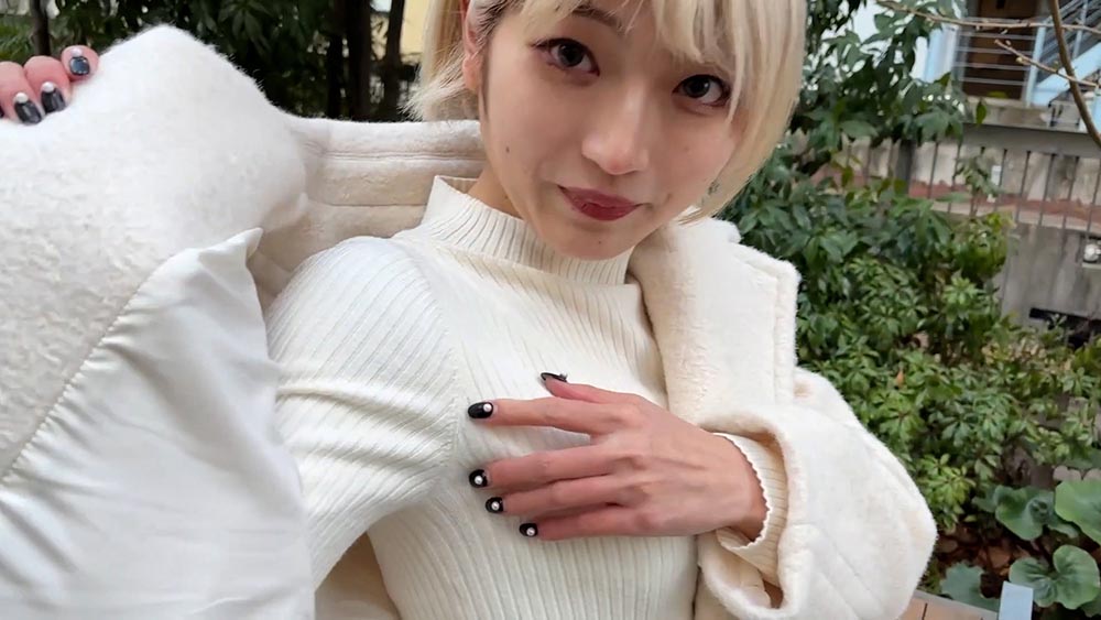 【再販】M男が街中で女性に声をかけてワキを舐めさせて貰う 美容部員 はるのちゃん