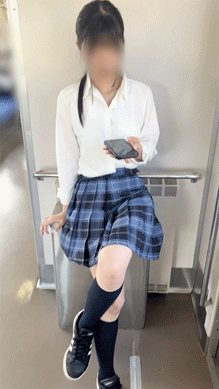 【パン撮記28】電車の制服女子激写！どエロ紐Tバック食い込んでおま⚪︎こはみまくり！紐ほどけるハプニング！？