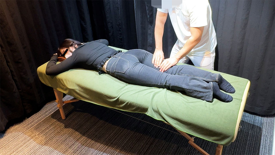 「なんで勃ってんだよ!」執拗な乳首責めに激昂は喘ぎ声に変貌 絶頂からの立ちバックで膝から崩れ落ちる