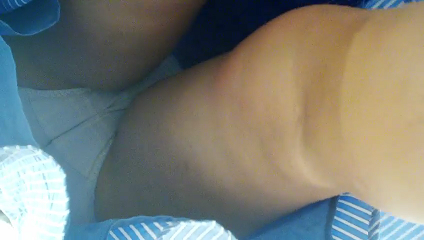 【盗撮】【パンチラ】レア作品 双子の姉妹の女子小学生 仲良く白い生パンティ