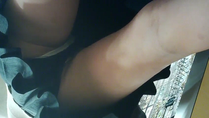 【盗撮】【パンチラ】2人の女子小学生 スカート内部の清楚な白いパンティエロチック