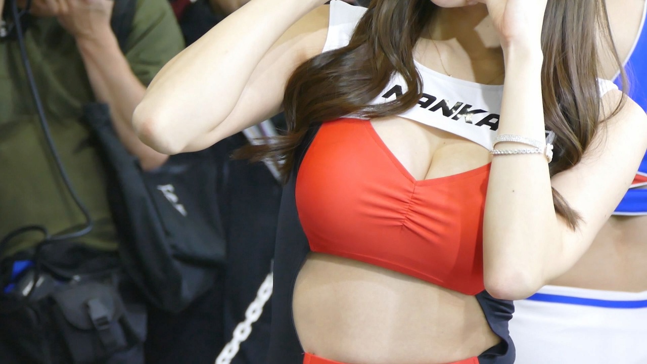 超速報!東京オートサロン2026 NO-11S級巨乳美女胸の谷間接写編