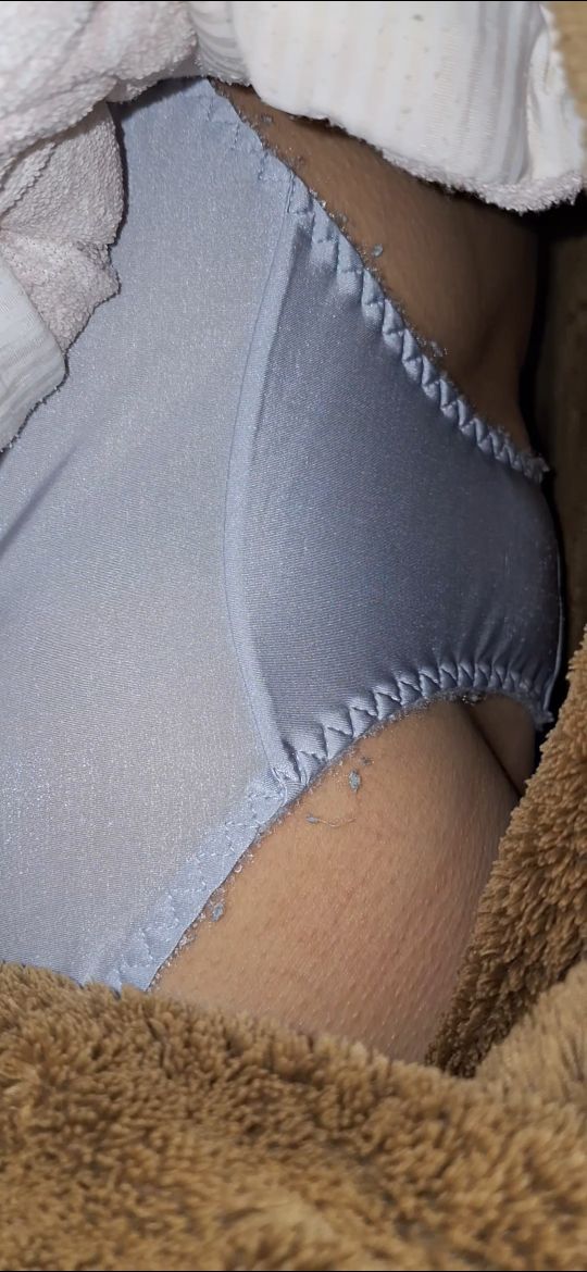 お泊まりギャルJ○のパンツ Vol.1　やはり布団の中は眩しかった