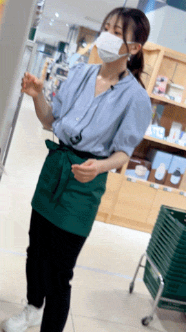 【ノーブラ店員の胸ちら ver.11】〜テキパキ働く色白美乳店員のノーブラ接客〜