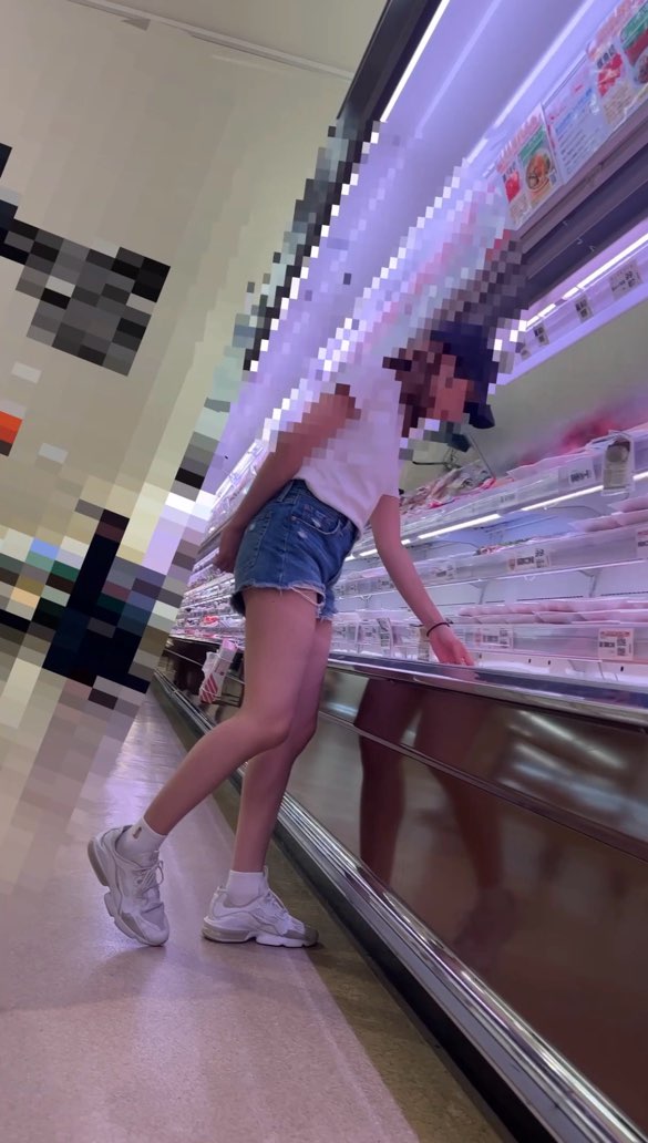 無自覚なエロス…若い娘の生足をとにかく隠し撮り!足フェチ必見の脚マ◯コ!