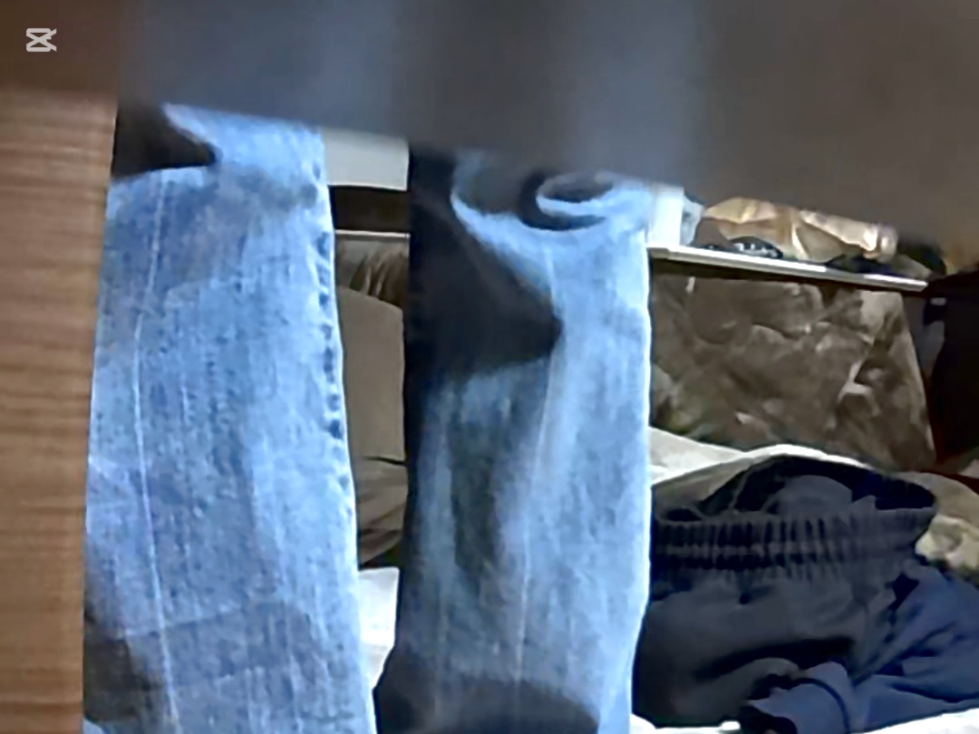 【初顔出し】彼女の部屋盗撮 バイト終わり むちむち肉感脚