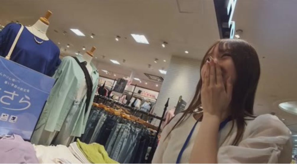 【再販】着替えさせ！ヤバいよ～素朴な美人系を着替えさせたら蒸れた下着から具