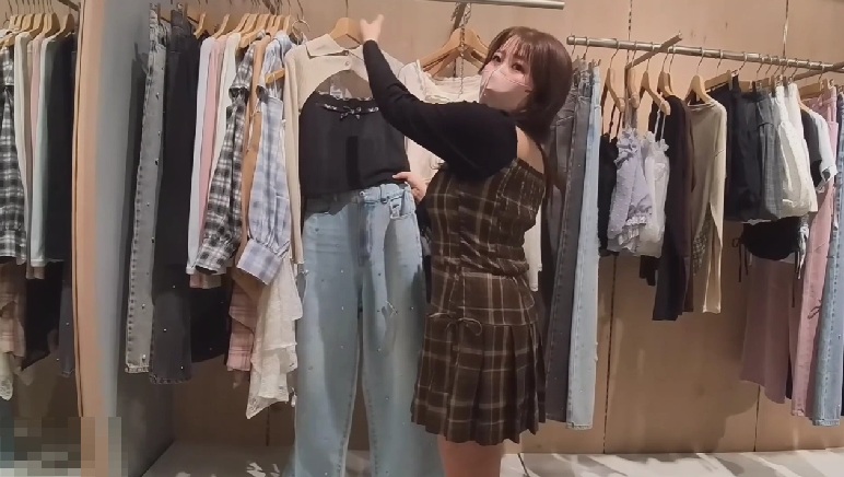 【再販】行きずりのパイデカ昭和風美人店員。～人情ある瞳に癒されて～