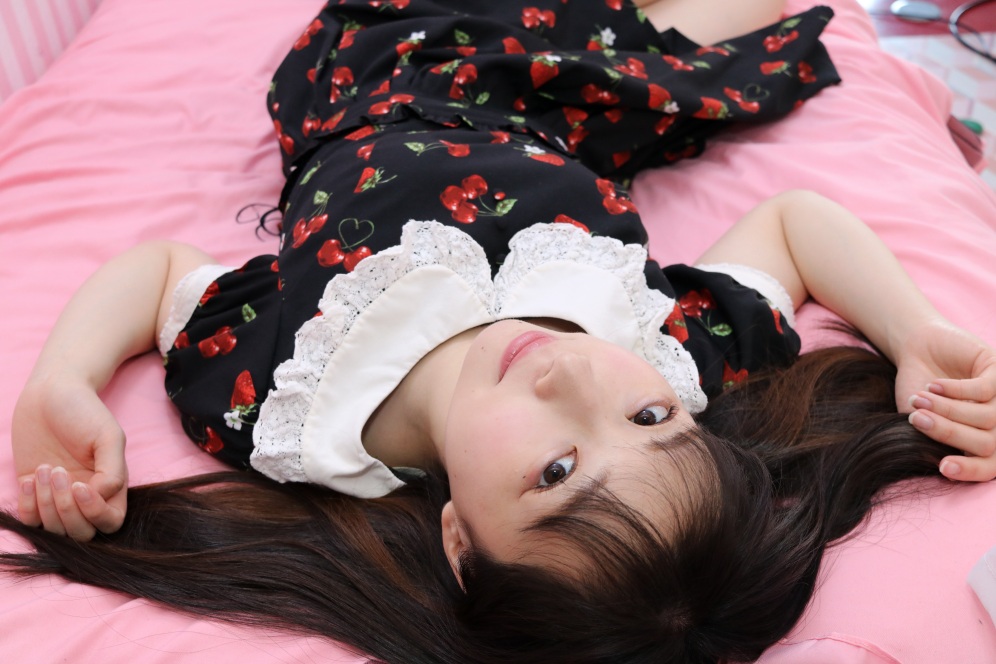 【再販】ラリクマのフェチ日記　はなもも vol.1 〜私服＋ナイロンハイソックス編〜