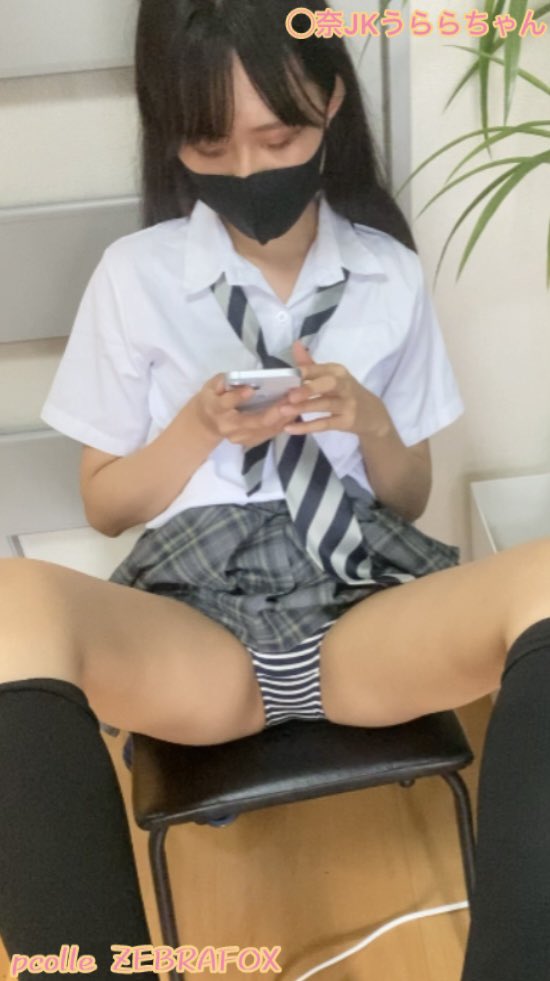ミニスカ◯奈JKうららちゃんの見せつけ*超至近距離で縞々ボーダーパンツを見せてもらえました