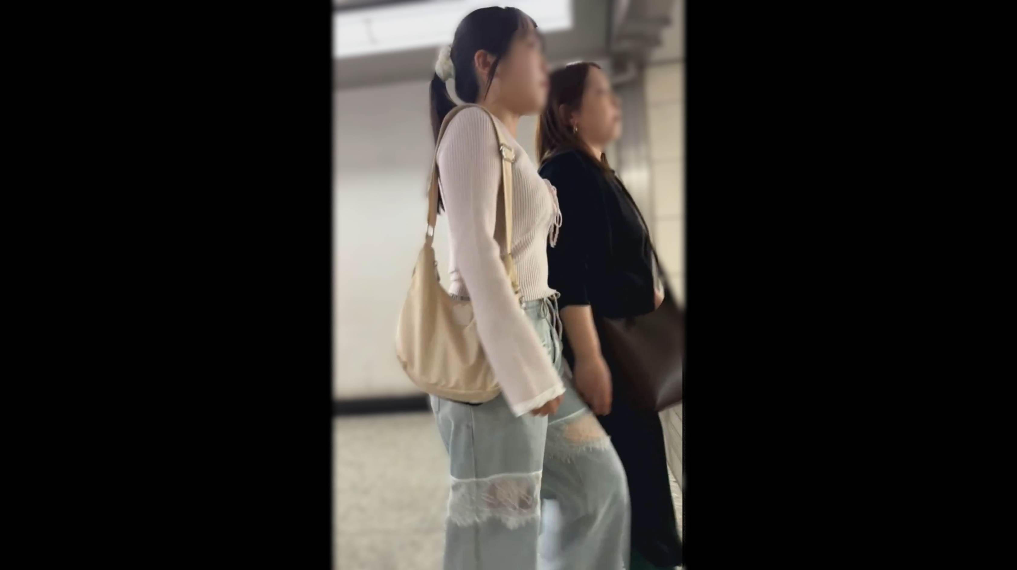 街の風景３　ポニーテール美女の横乳とエロ尻を追いかけ撮影♪