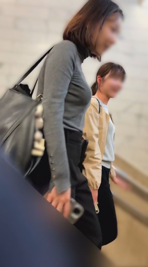 街の風景２５　眩しすぎるアイドル美顔の突き出しおっぱいを唯一無二のガン見体験（前編）