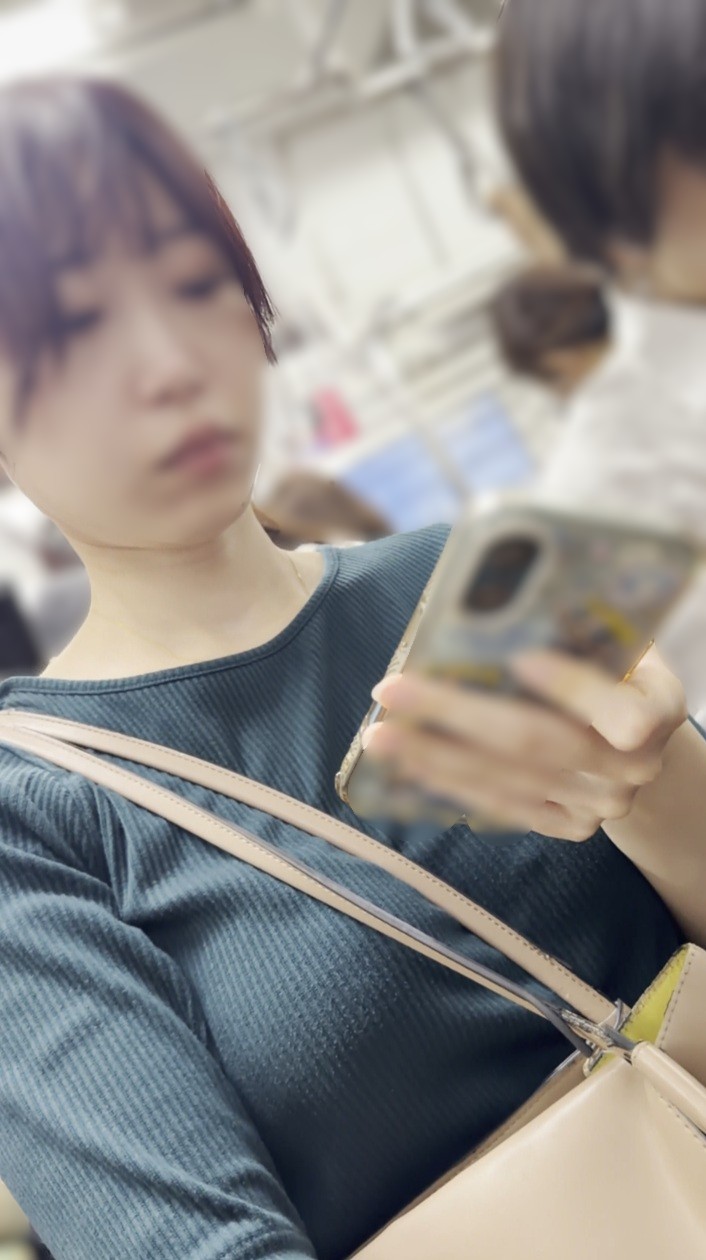 【再販】街の風景35 雰囲気が可愛い巨乳OLがずっとパイスラを見せてくれるので大興奮で遠慮なく勃起♡