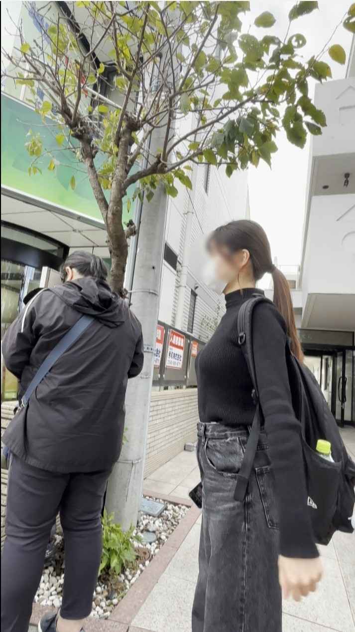 街の風景４３　エロおっぱいを突き出す美人ＪＤがおかずにされたいのかも♡